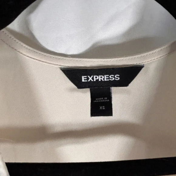 Express Blouse Women's XS Cream Short Sleeve Vneck Semi Sheer Top - Picture 5 of 10